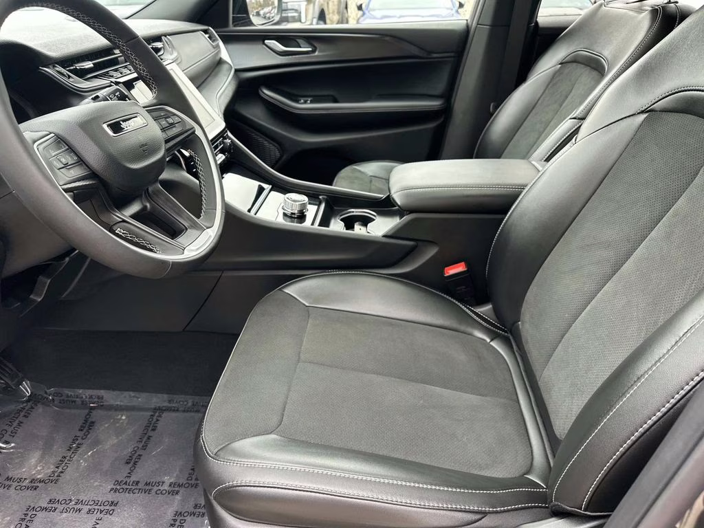 2025 Baltic Gray Metallic Clearcoat Jeep Grand Cherokee Altitude X 4X4 SUV