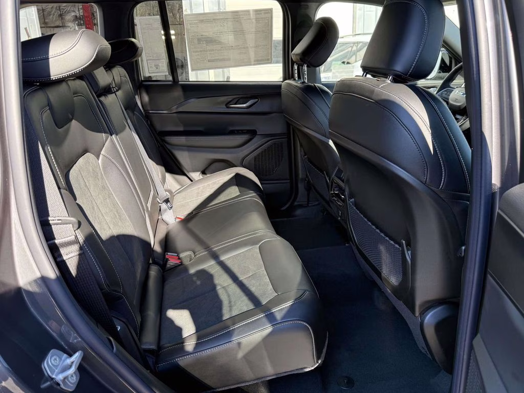 2025 Baltic Gray Metallic Clearcoat Jeep Grand Cherokee Altitude X 4X4 SUV