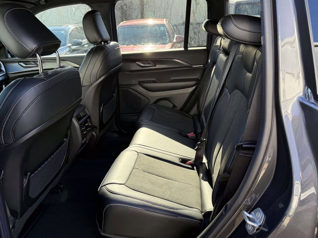 2025 Baltic Gray Metallic Clearcoat Jeep Grand Cherokee Altitude X 4X4 SUV