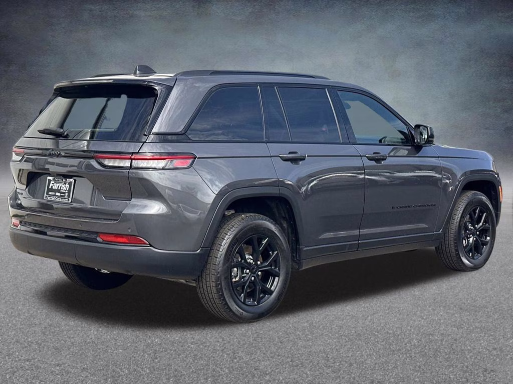 2025 Baltic Gray Metallic CC Jeep Grand Cherokee Altitude X 4X4 SUV