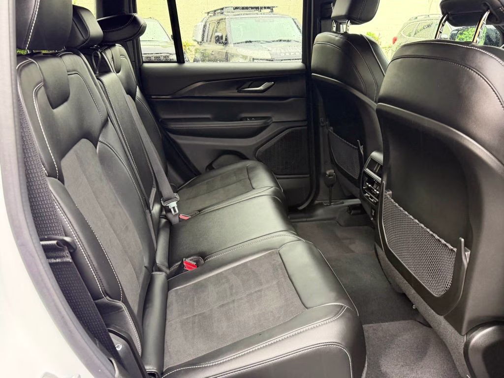 2025 Bright White Clearcoat Jeep Grand Cherokee Altitude X 4X4 SUV