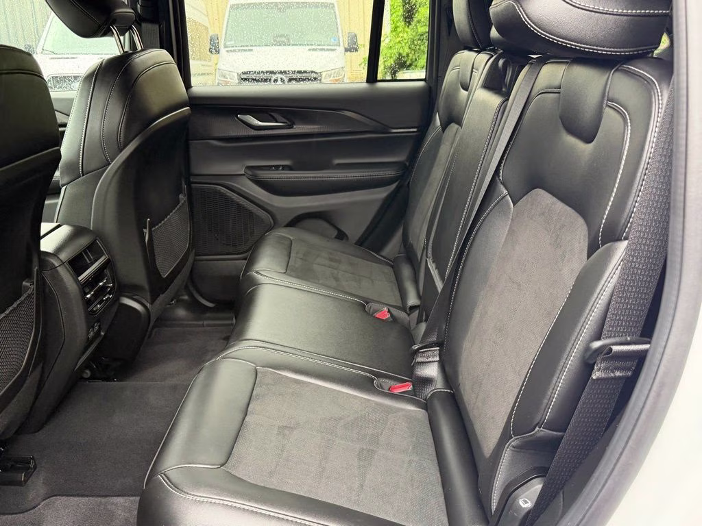 2025 Bright White Clearcoat Jeep Grand Cherokee Altitude X 4X4 SUV
