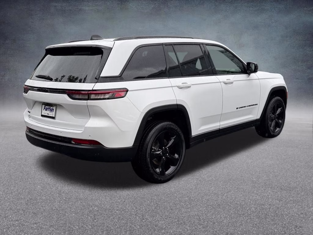 2025 Bright White Clearcoat Jeep Grand Cherokee Altitude X 4X4 SUV
