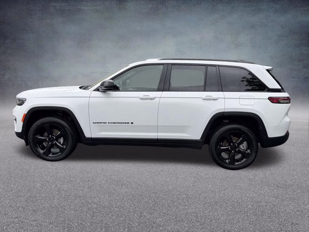 2025 Bright White Clearcoat Jeep Grand Cherokee Altitude X 4X4 SUV