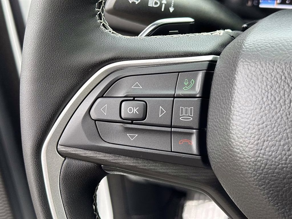 2025 Bright White Clearcoat Jeep Grand Cherokee Altitude X 4X4 SUV