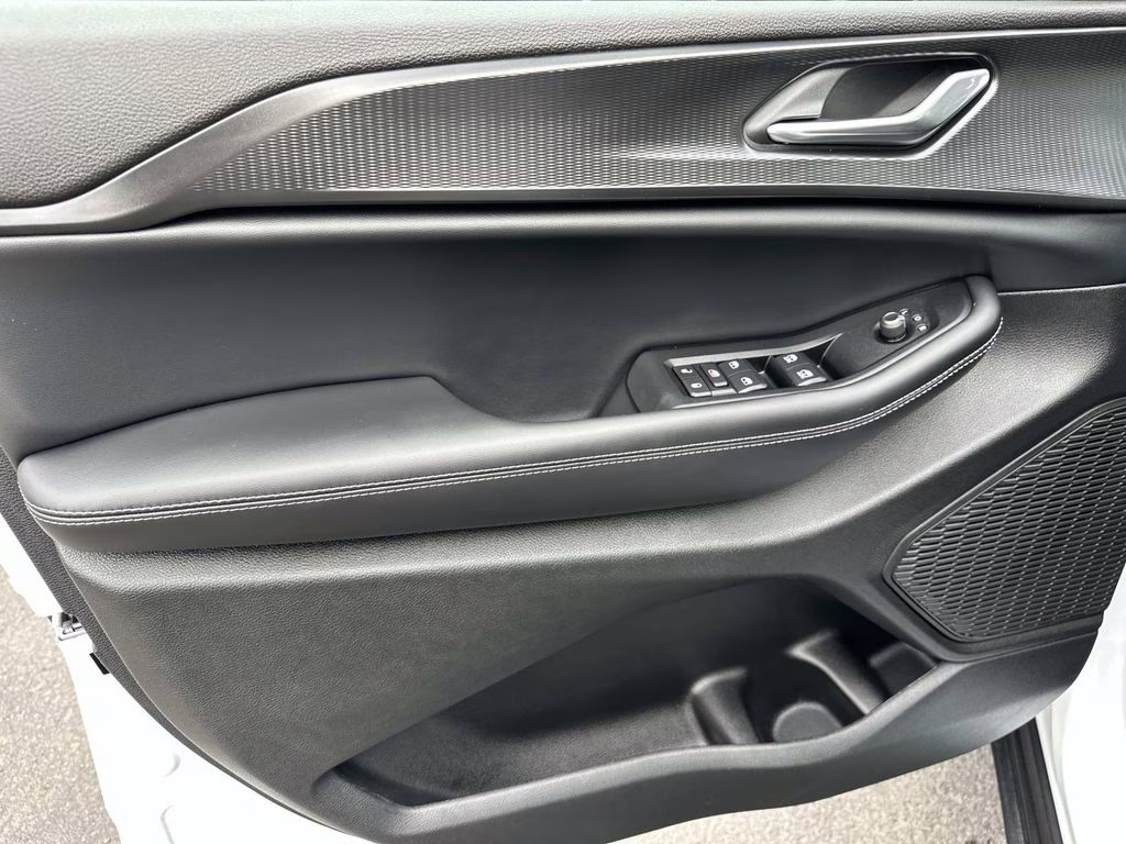 2025 Bright White Clearcoat Jeep Grand Cherokee Altitude X 4X4 SUV