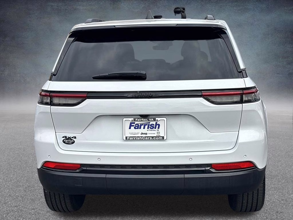 2025 Bright White Clearcoat Jeep Grand Cherokee Altitude X 4X4 SUV