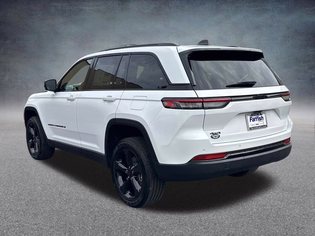 2025 Bright White Clearcoat Jeep Grand Cherokee Altitude X 4X4 SUV