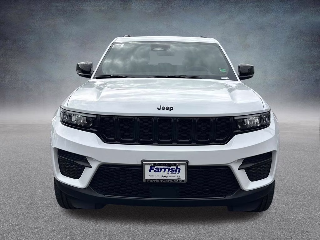 2025 Bright White Clearcoat Jeep Grand Cherokee Altitude X 4X4 SUV