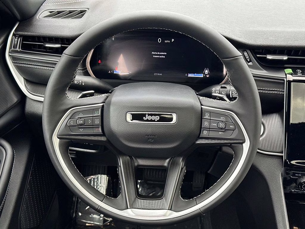 2025 Bright White Clearcoat Jeep Grand Cherokee Altitude X 4X4 SUV