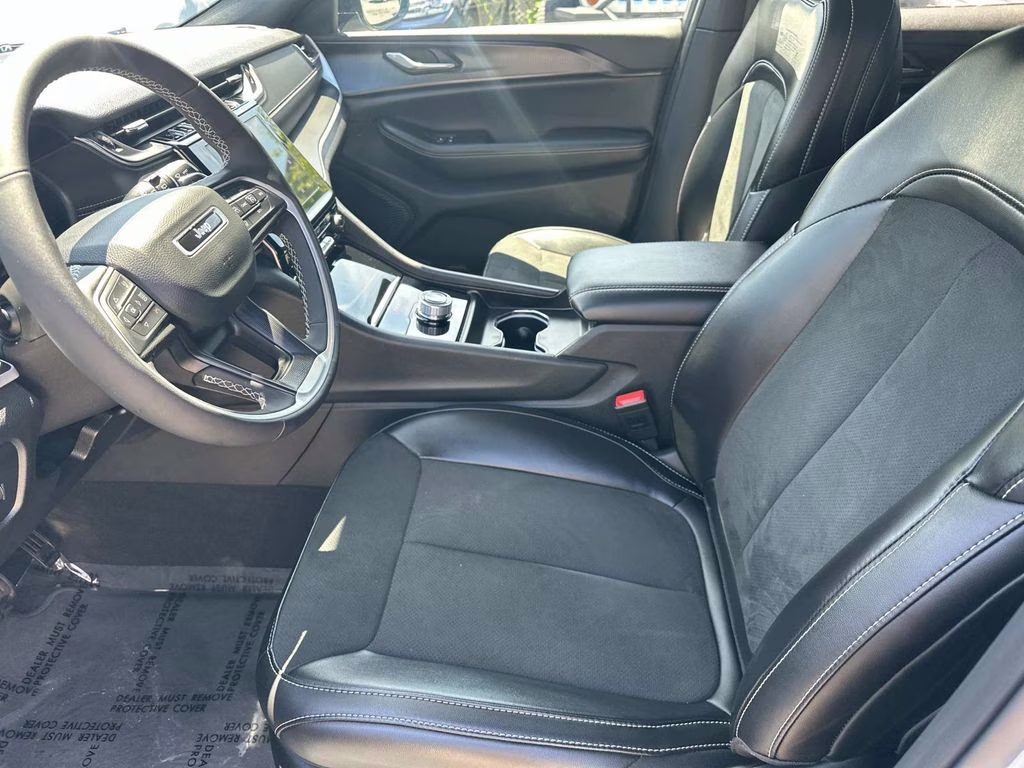 2025 Bright White Clearcoat Jeep Grand Cherokee Altitude X 4X4 SUV