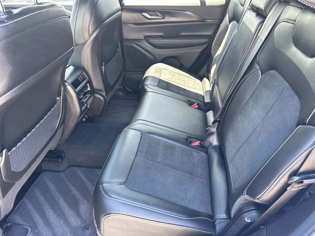 2025 Bright White Clearcoat Jeep Grand Cherokee Altitude X 4X4 SUV