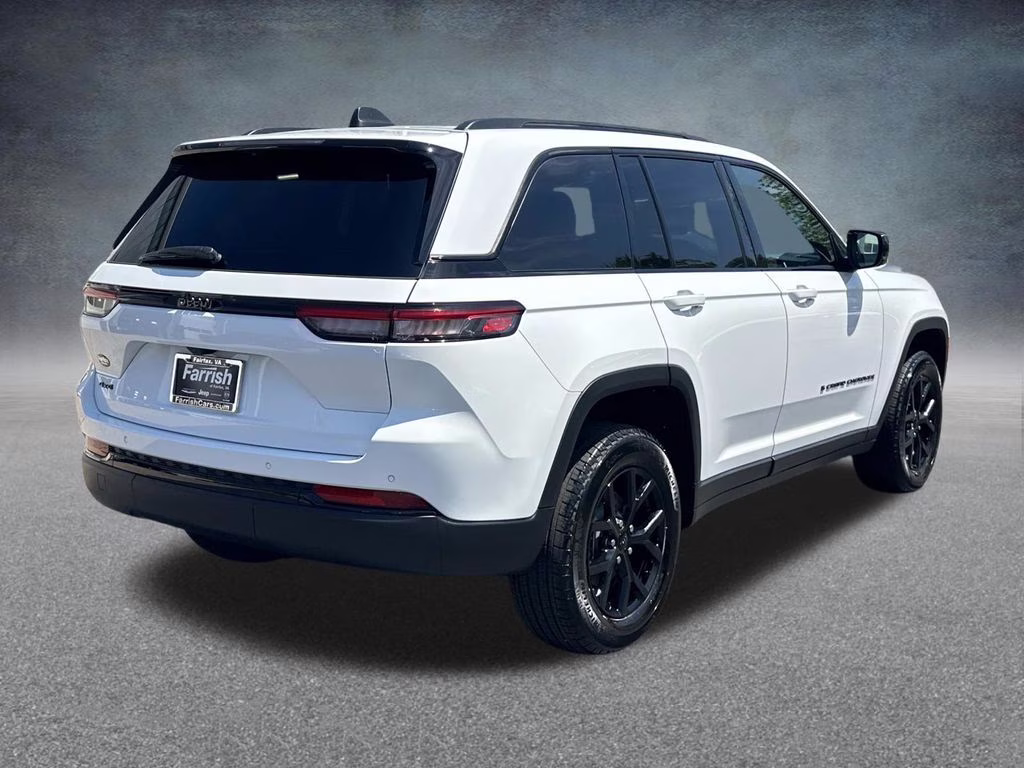 2025 Bright White Clearcoat Jeep Grand Cherokee Altitude X 4X4 SUV
