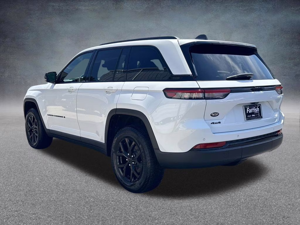 2025 Bright White Clearcoat Jeep Grand Cherokee Altitude X 4X4 SUV