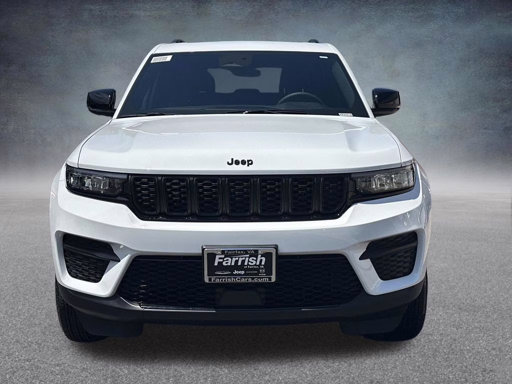 2025 Bright White Clearcoat Jeep Grand Cherokee Altitude X 4X4 SUV