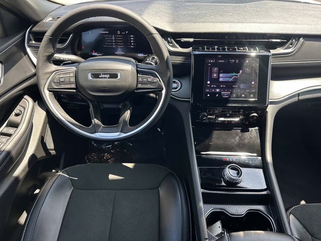 2025 Bright White Clearcoat Jeep Grand Cherokee Altitude X 4X4 SUV