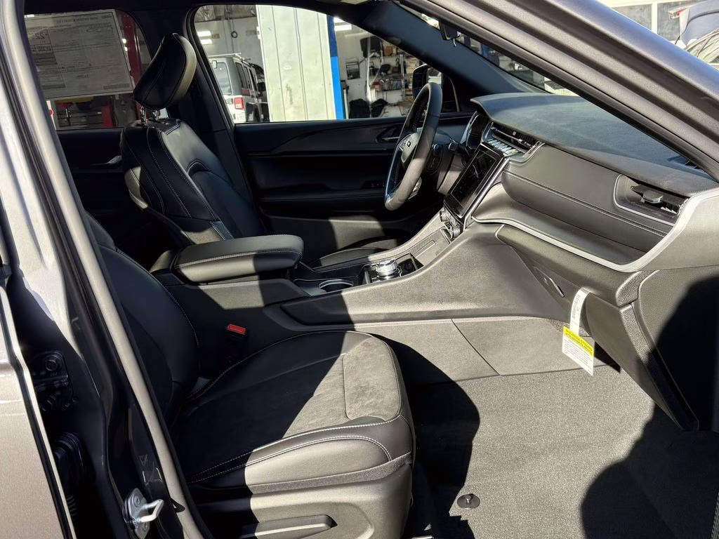 2025 Baltic Gray Metallic Clearcoat Jeep Grand Cherokee Altitude X 4X4 SUV