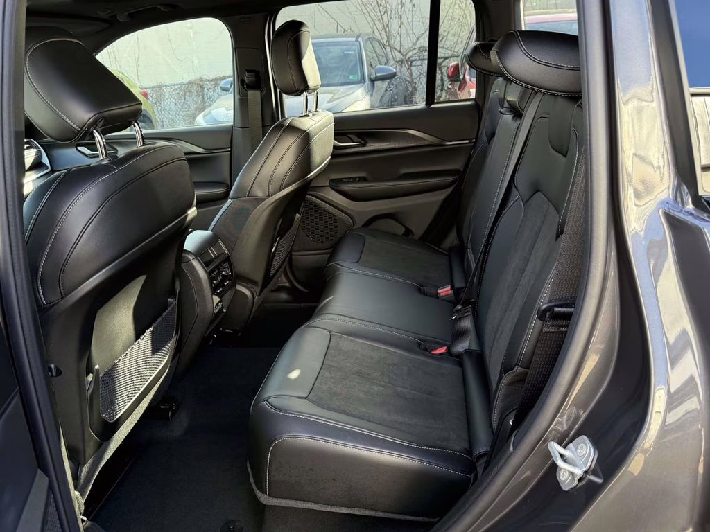 2025 Baltic Gray Metallic Clearcoat Jeep Grand Cherokee Altitude X 4X4 SUV