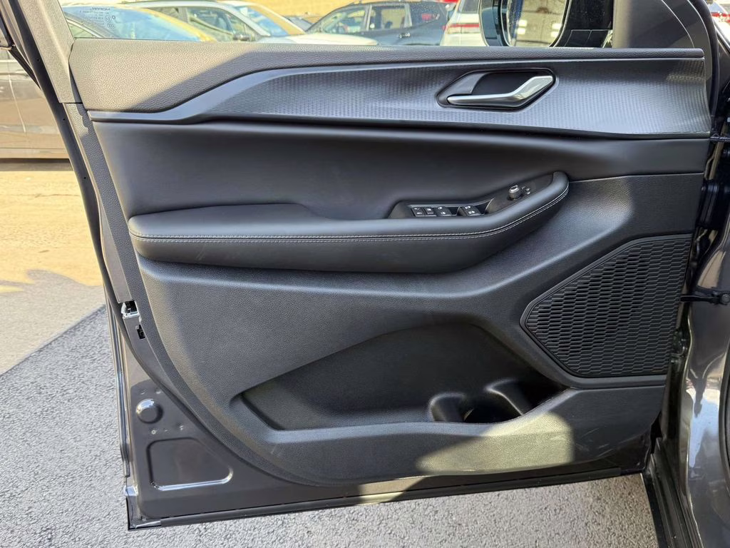 2025 Baltic Gray Metallic Clearcoat Jeep Grand Cherokee Altitude X 4X4 SUV