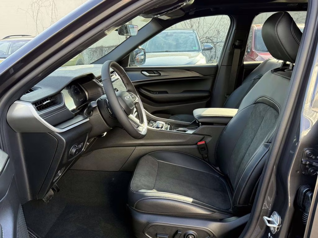 2025 Baltic Gray Metallic Clearcoat Jeep Grand Cherokee Altitude X 4X4 SUV