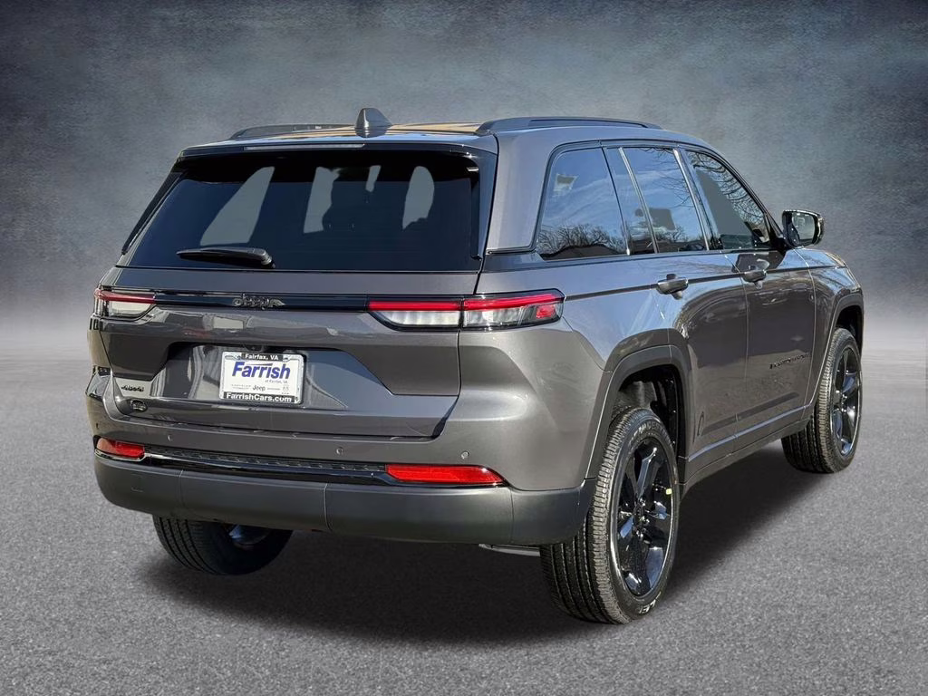 2025 Baltic Gray Metallic Clearcoat Jeep Grand Cherokee Altitude X 4X4 SUV