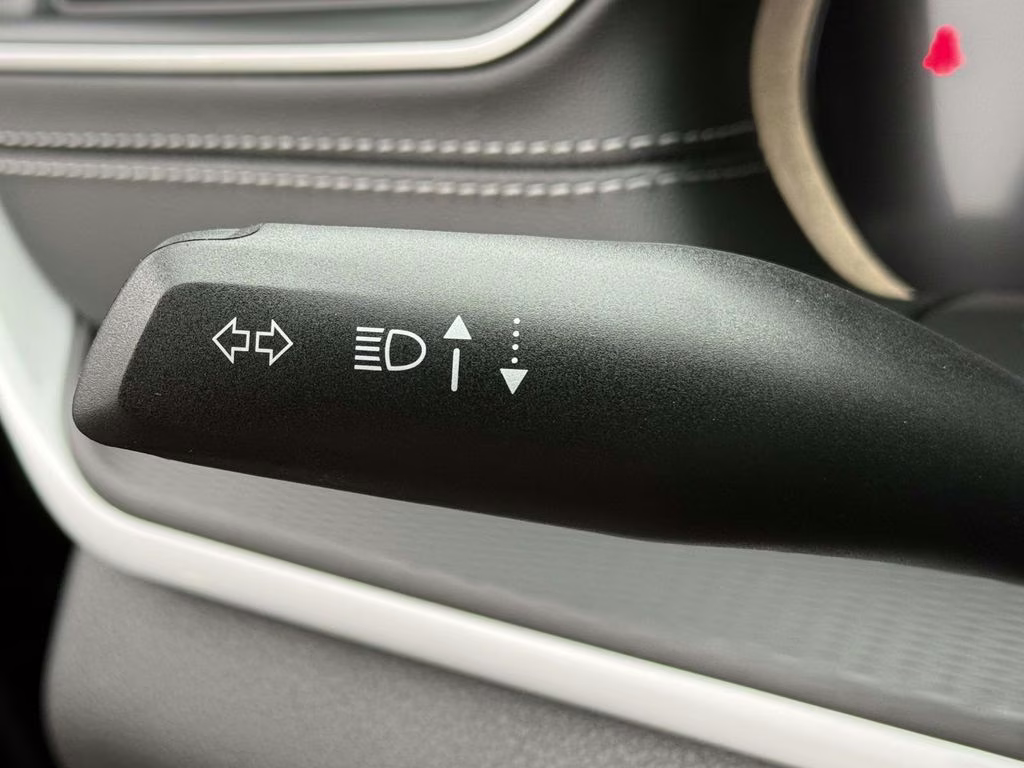 2025 Diamond Black Crystal Pearlcoat Jeep Grand Cherokee Altitude X 4X4 SUV