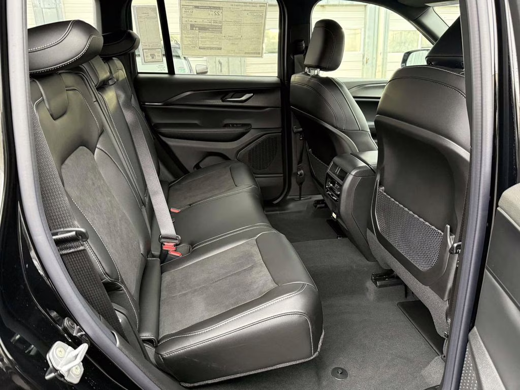 2025 Diamond Black Crystal Pearlcoat Jeep Grand Cherokee Altitude X 4X4 SUV