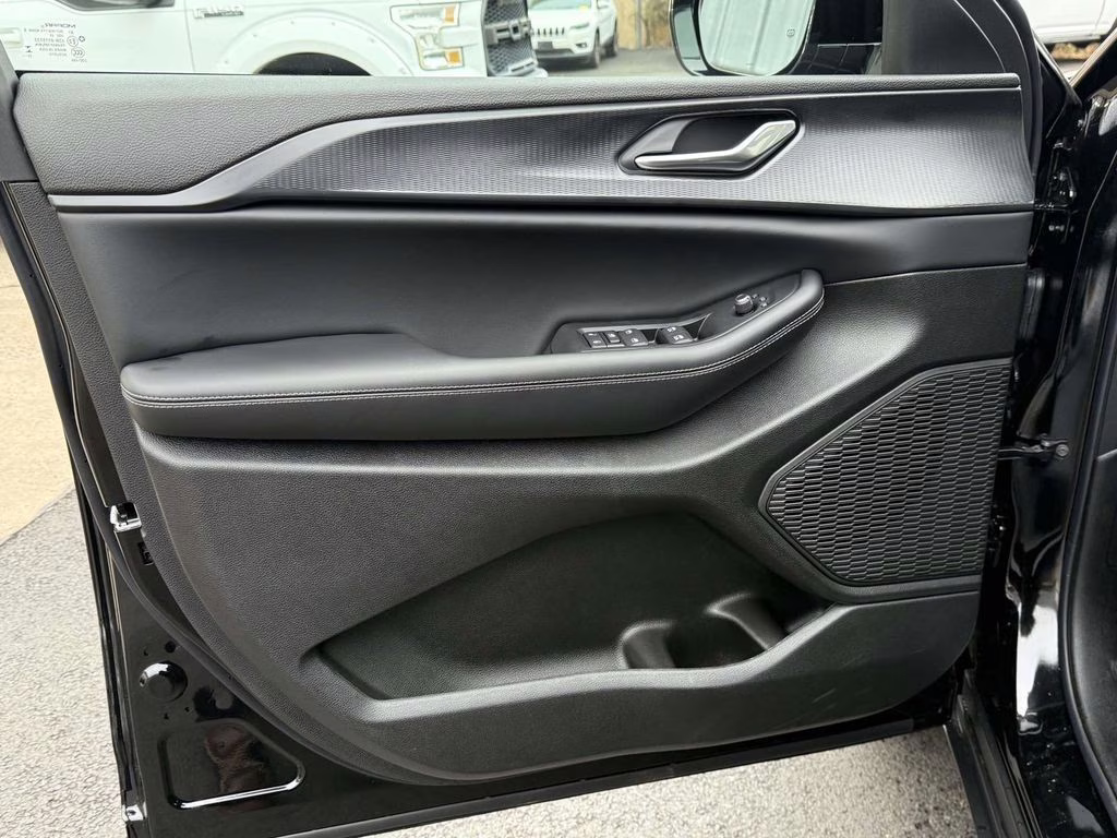 2025 Diamond Black Crystal Pearlcoat Jeep Grand Cherokee Altitude X 4X4 SUV