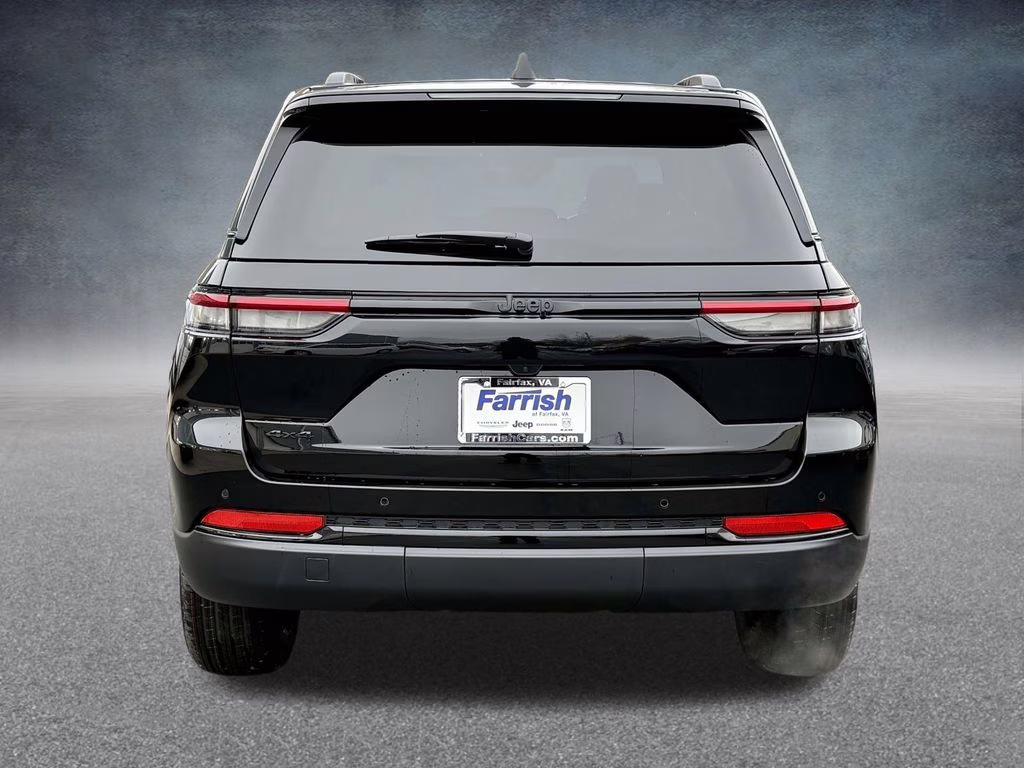 2025 Diamond Black Crystal Pearlcoat Jeep Grand Cherokee Altitude X 4X4 SUV