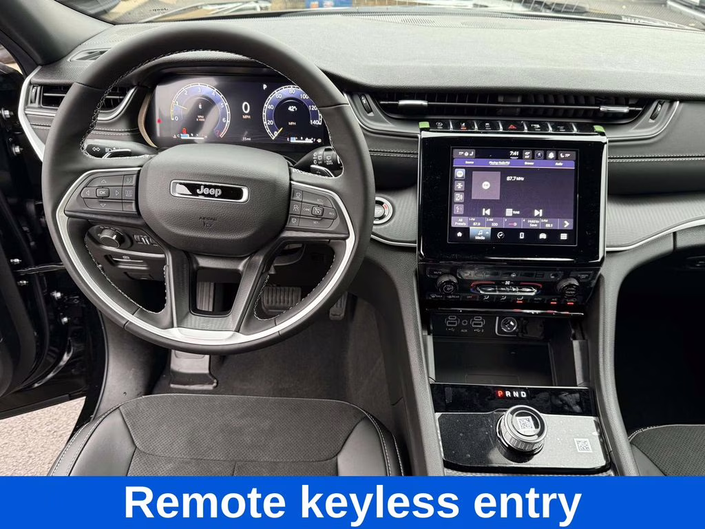 2025 Diamond Black Crystal Pearlcoat Jeep Grand Cherokee Altitude X 4X4 SUV