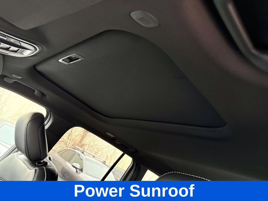 2025 Diamond Black Crystal Pearlcoat Jeep Grand Cherokee Altitude X 4X4 SUV