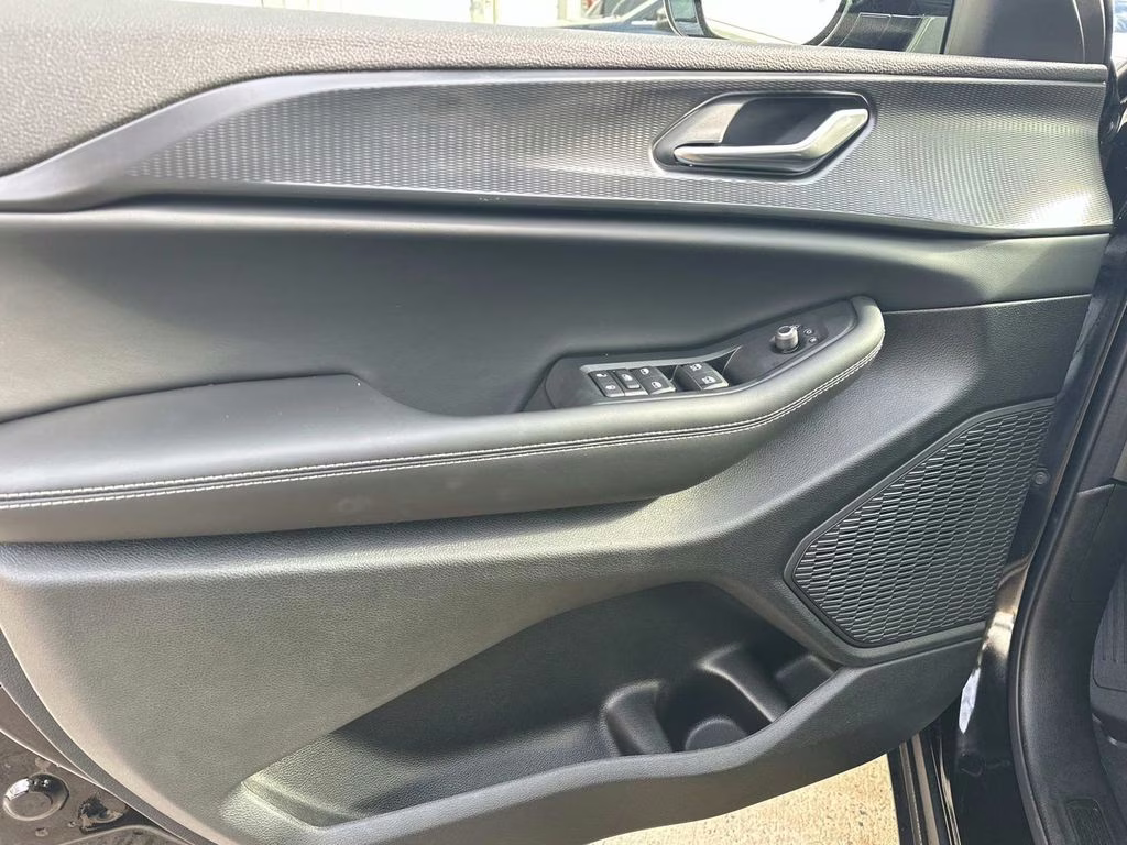 2025 Diamond Black Crystal Pearlcoat Jeep Grand Cherokee Altitude X 4X4 SUV