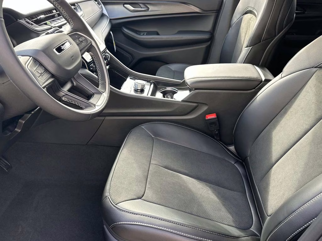 2025 Diamond Black Crystal Pearlcoat Jeep Grand Cherokee Altitude X 4X4 SUV