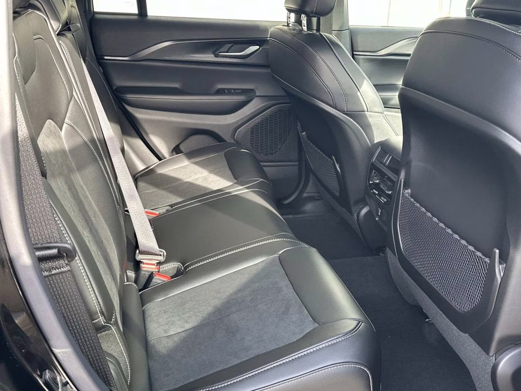 2025 Diamond Black Crystal Pearlcoat Jeep Grand Cherokee Altitude X 4X4 SUV