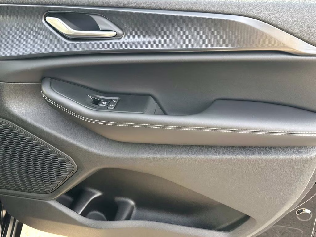 2025 Diamond Black Crystal Pearlcoat Jeep Grand Cherokee Altitude X 4X4 SUV