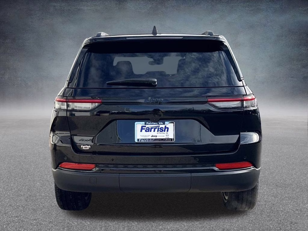 2025 Diamond Black Crystal Pearlcoat Jeep Grand Cherokee Altitude X 4X4 SUV
