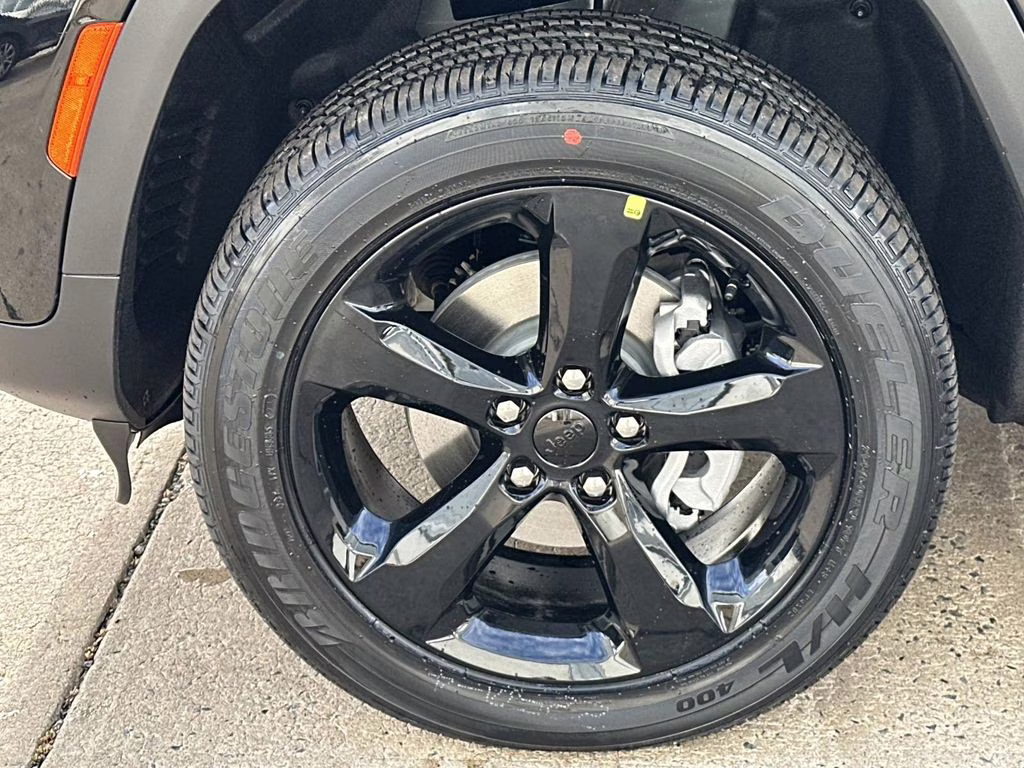 2025 Diamond Black Crystal Pearlcoat Jeep Grand Cherokee Altitude X 4X4 SUV