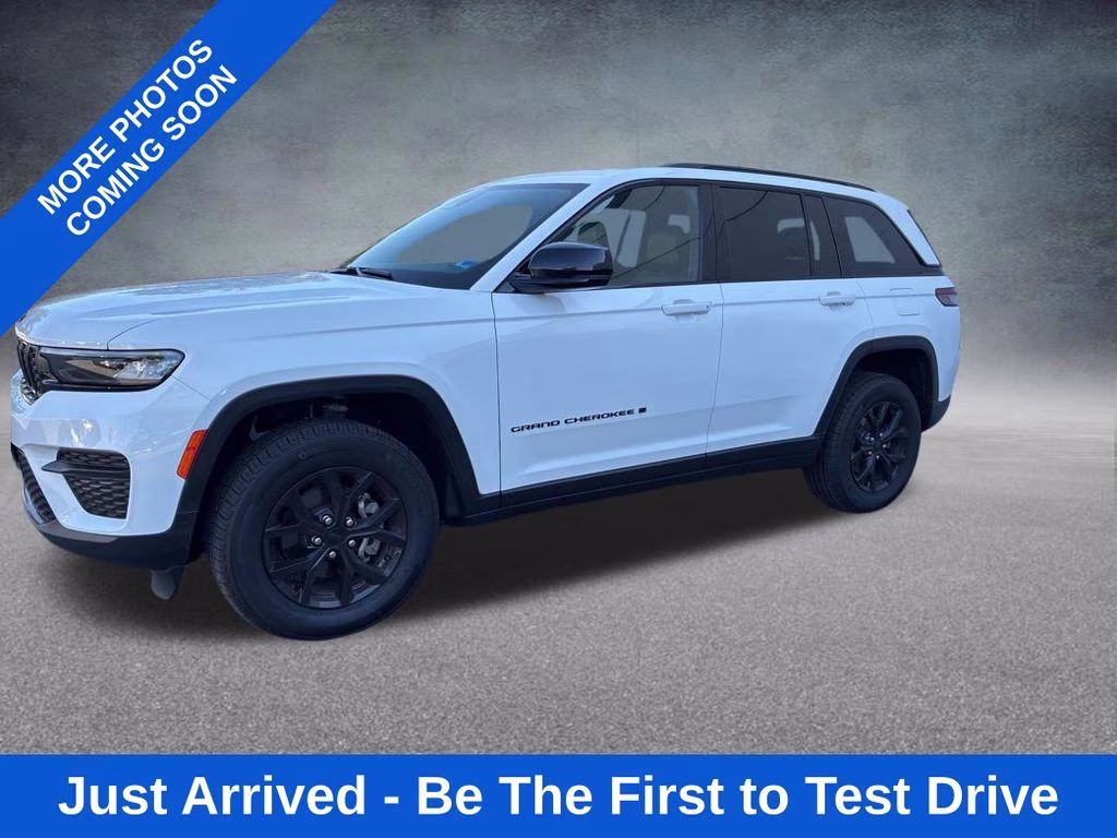 2025 Bright White Clearcoat Jeep Grand Cherokee Altitude X 4X4 SUV