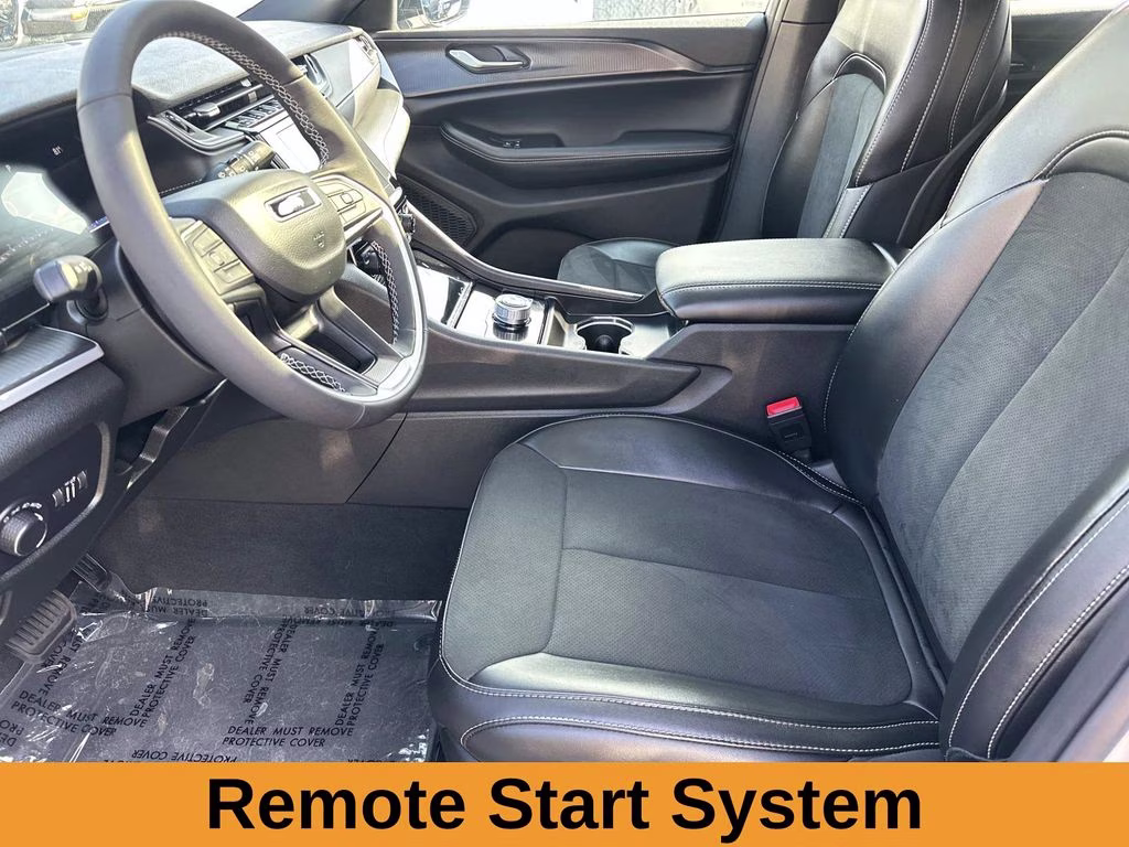 2025 Bright White Clearcoat Jeep Grand Cherokee Altitude X 4X4 SUV