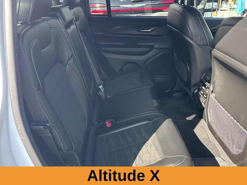 2025 Bright White Clearcoat Jeep Grand Cherokee Altitude X 4X4 SUV