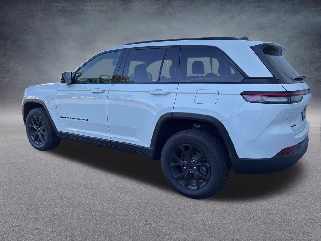 2025 Bright White Clearcoat Jeep Grand Cherokee Altitude X 4X4 SUV