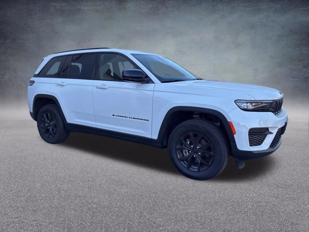 2025 Bright White Clearcoat Jeep Grand Cherokee Altitude X 4X4 SUV