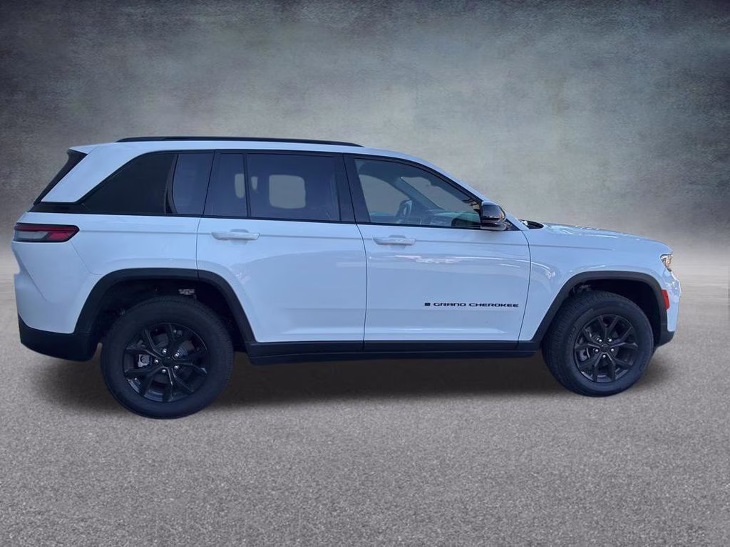 2025 Bright White Clearcoat Jeep Grand Cherokee Altitude X 4X4 SUV