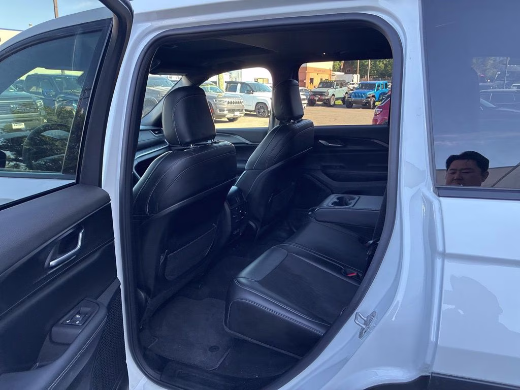 2025 Bright White Clearcoat Jeep Grand Cherokee Altitude X 4X4 SUV