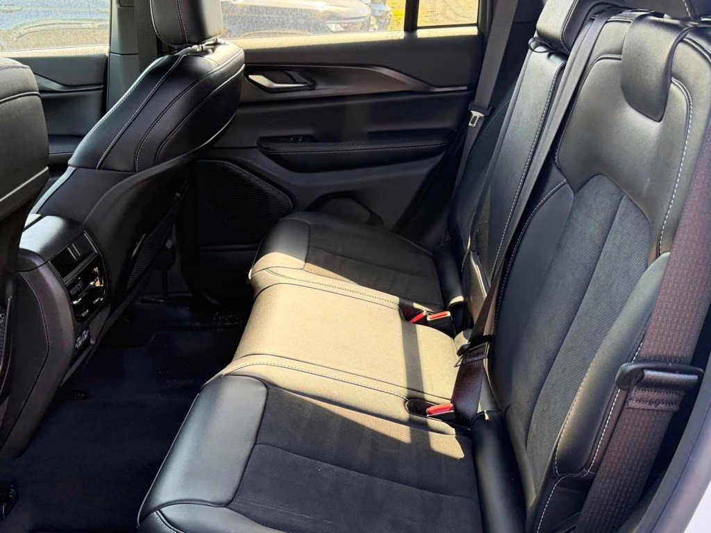 2025 Bright White Clearcoat Jeep Grand Cherokee Altitude X 4X4 SUV
