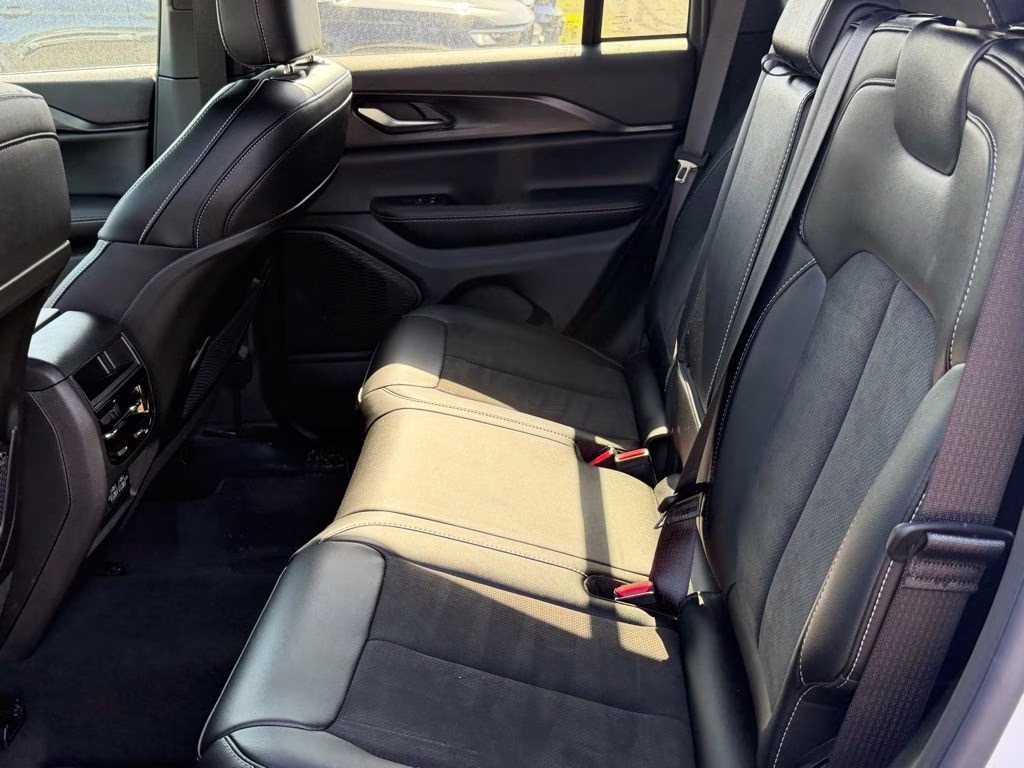 2025 Bright White Clearcoat Jeep Grand Cherokee Altitude X 4X4 SUV