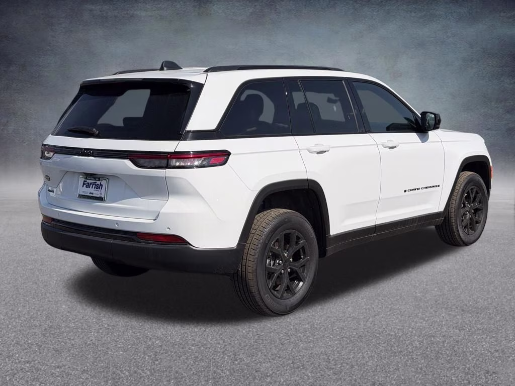2025 Bright White Clearcoat Jeep Grand Cherokee Altitude X 4X4 SUV