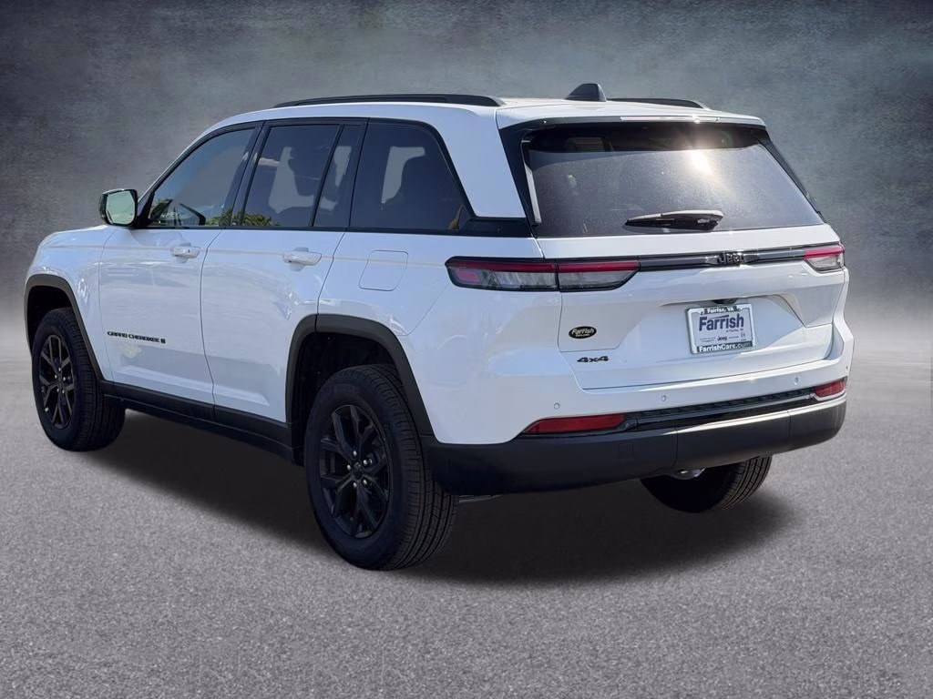 2025 Bright White Clearcoat Jeep Grand Cherokee Altitude X 4X4 SUV