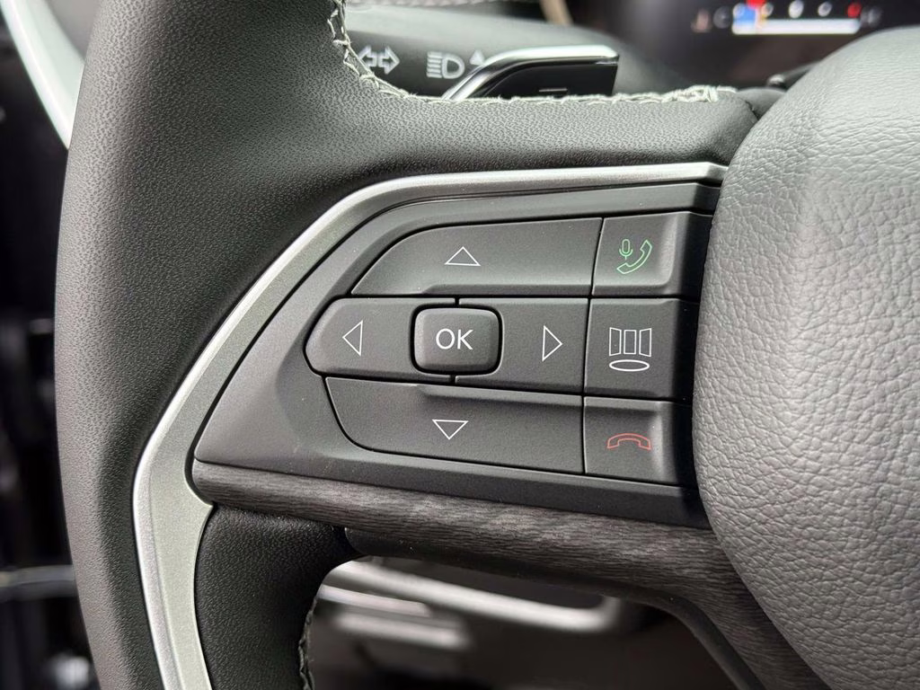 2025 Baltic Gray Metallic Clearcoat Jeep Grand Cherokee Limited 4X4 SUV