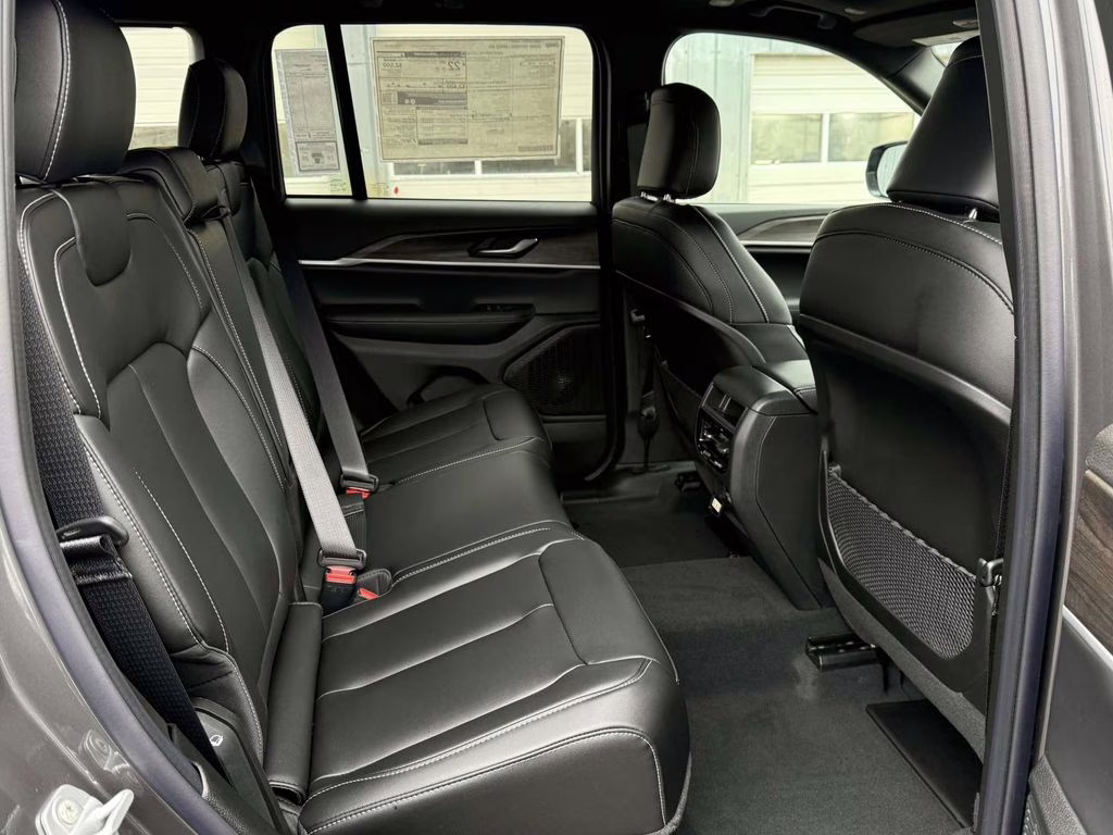 2025 Baltic Gray Metallic Clearcoat Jeep Grand Cherokee Limited 4X4 SUV